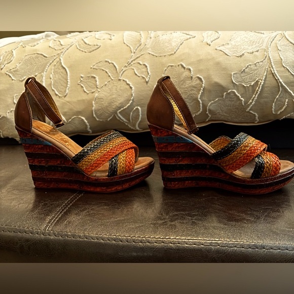 ELITE BY CONKUS Wedge Heels - Size 6 - Picture 4 of 5